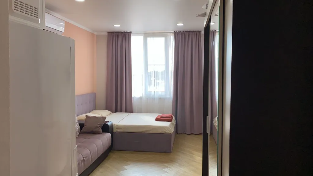 Яркая студия в ЖК Резидент