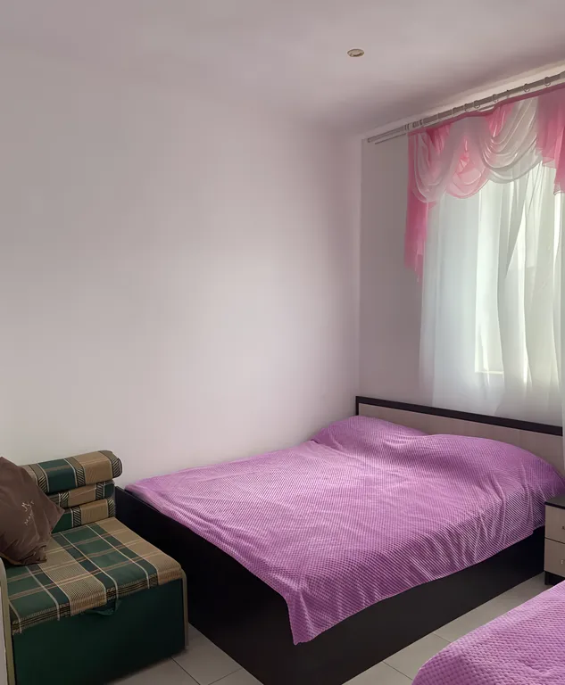 Четырехместный номер с 3 отдельными кроватями