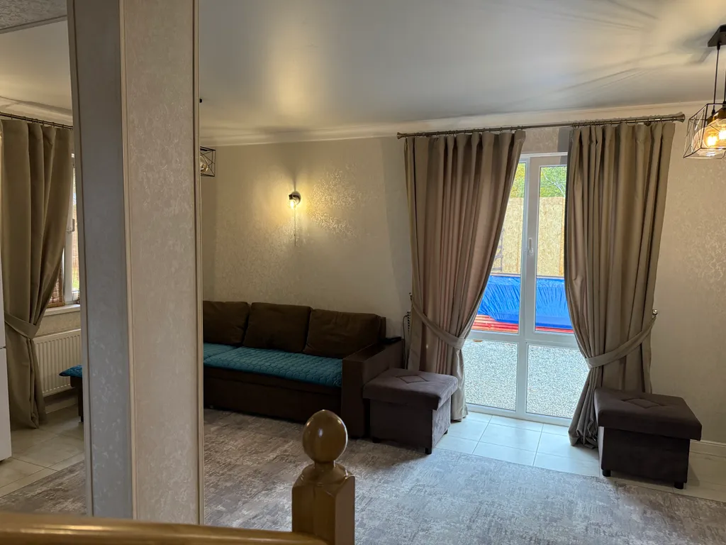 Malkar house с видом на гору Чегет