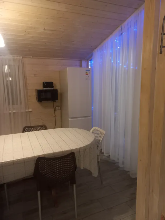 Домик у озера