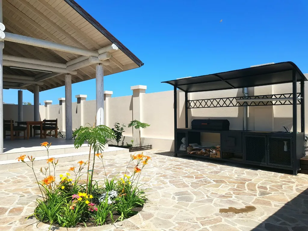 Коттедж у берега моря