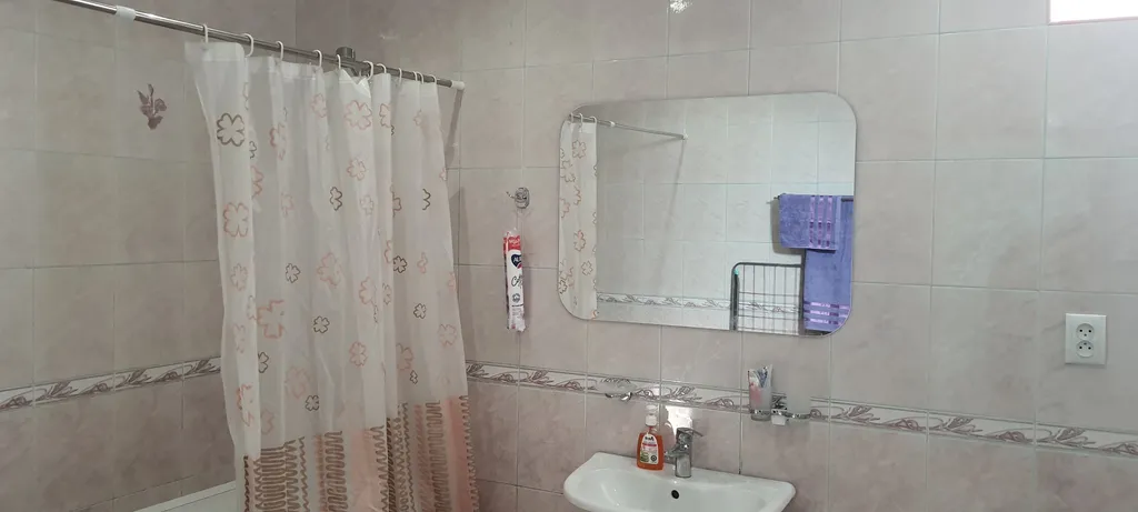 Небольшой дом на берегу Каспийского моря