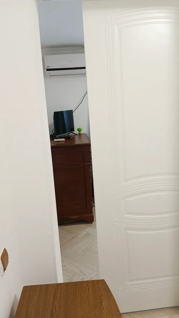 Межкомнатная дверь, имеется.