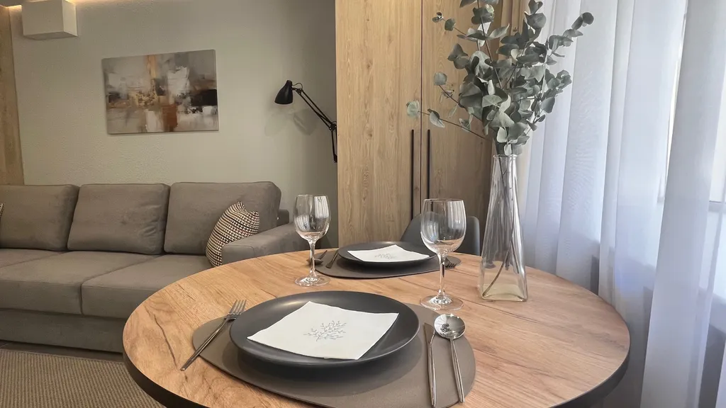 Апартаменты у Часовой башни оранжевые