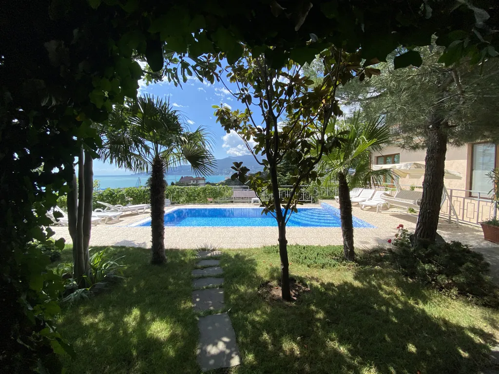 Этаж дома 500 метров от моря с бассейном