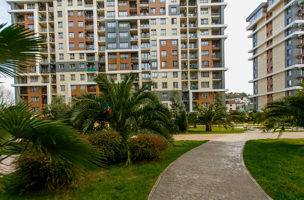 Апартамент с просторной спальней и выделенной кухонной зоной