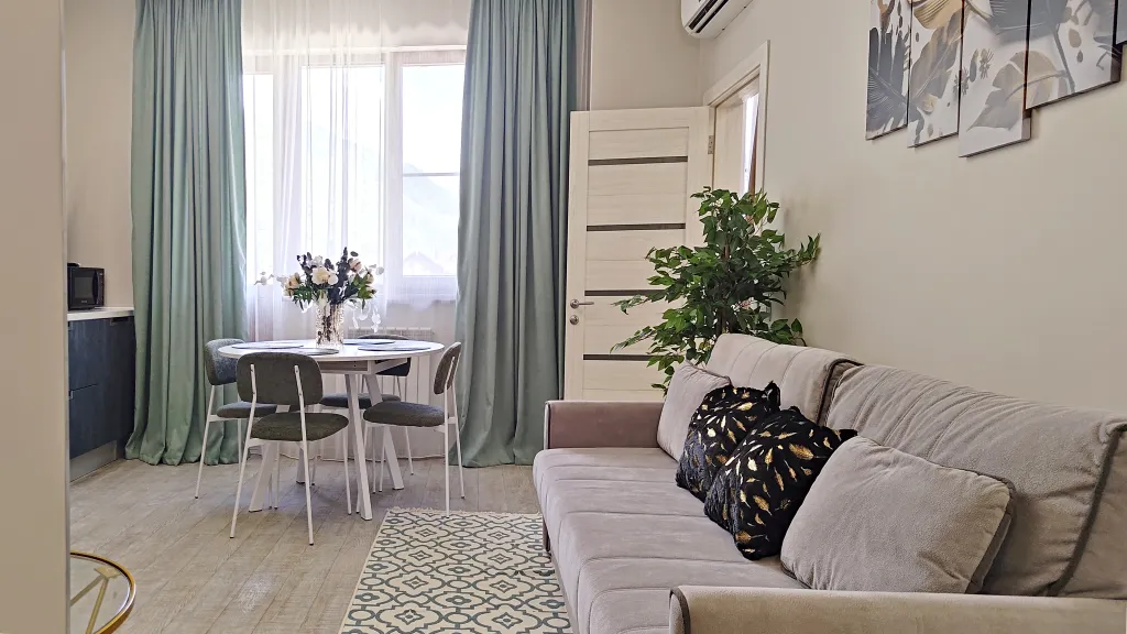 Новый апартамент с балконом и волшебной панорамой гор. Живите в сказке