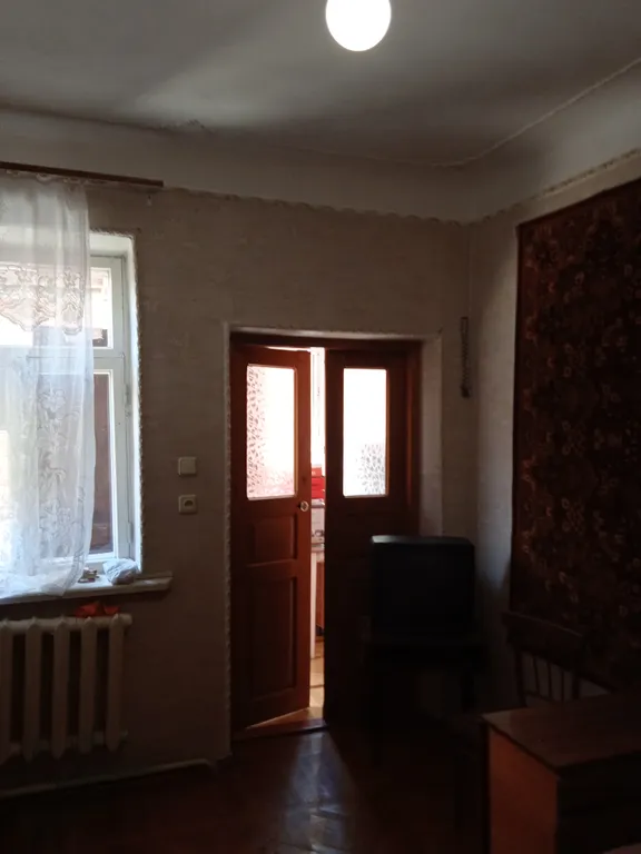 Простенькая комнатка в частном домике