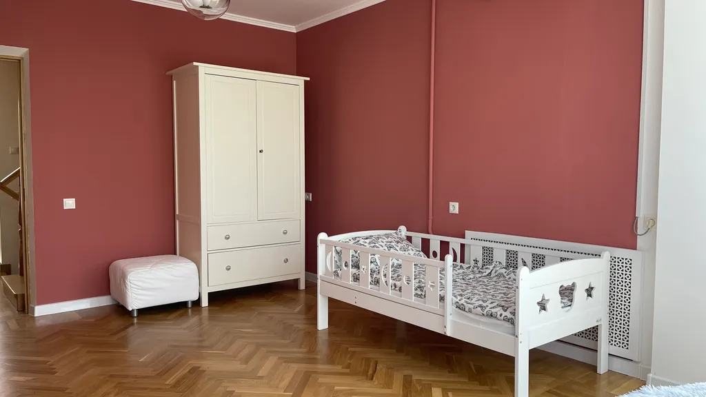 Дом и море через дорогу