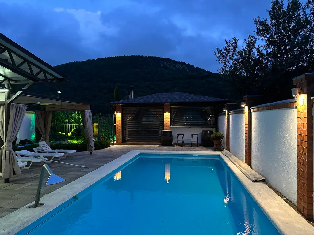 Коттедж С бассейном на пляже — аренда посуточно в Дюрсо