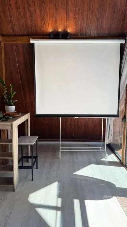 Горный приют, А-Фрейм в центре