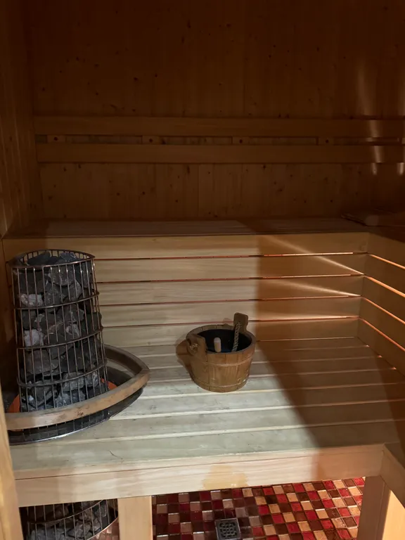 Просторный дом в шаговой доступности от Монрепо с сауной