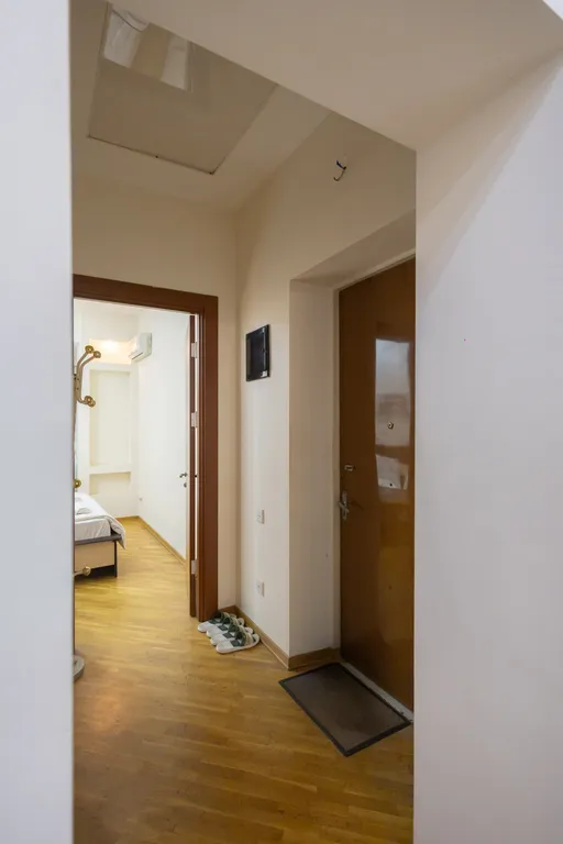 Квартира с видом на улицу Низами, Торговая