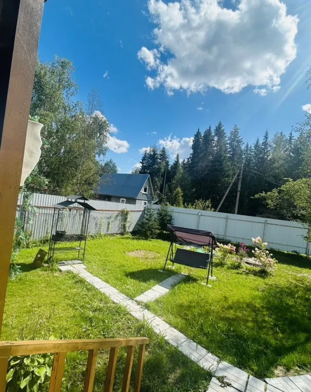 Дом с верандой с баней на участке 10 соток