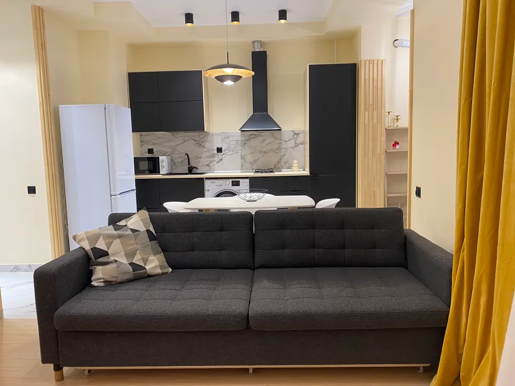 Современная студия с видом на горы