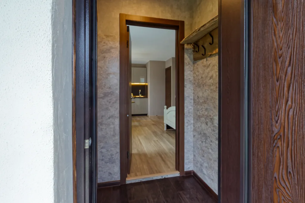 Студия в доме у озера