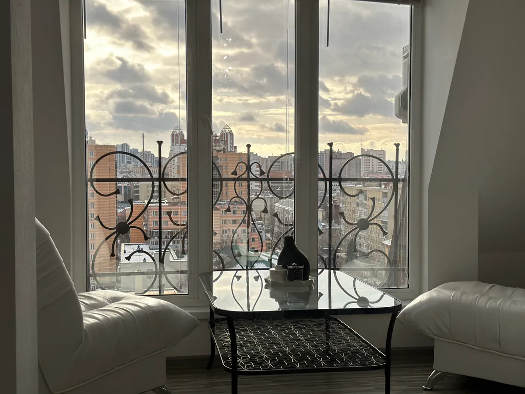 Панорамные апартаменты в центре города c видом на отель Мarriott