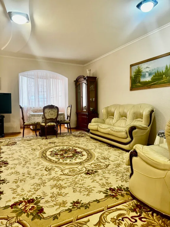 Уютная двухэтажная трехкомнатная квартира с евроремонтом