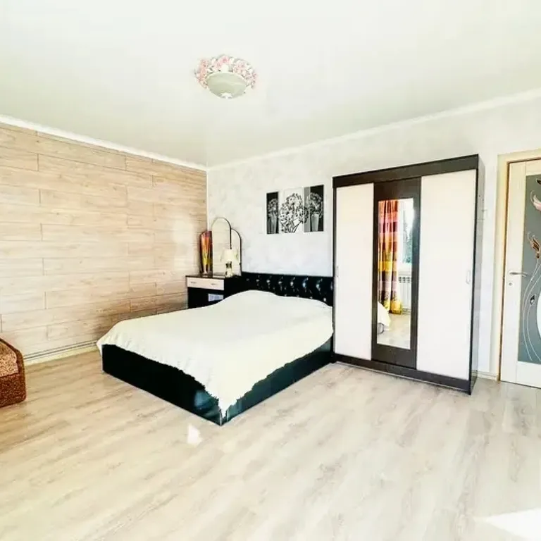 Этаж дома в центре с видом на море и горы