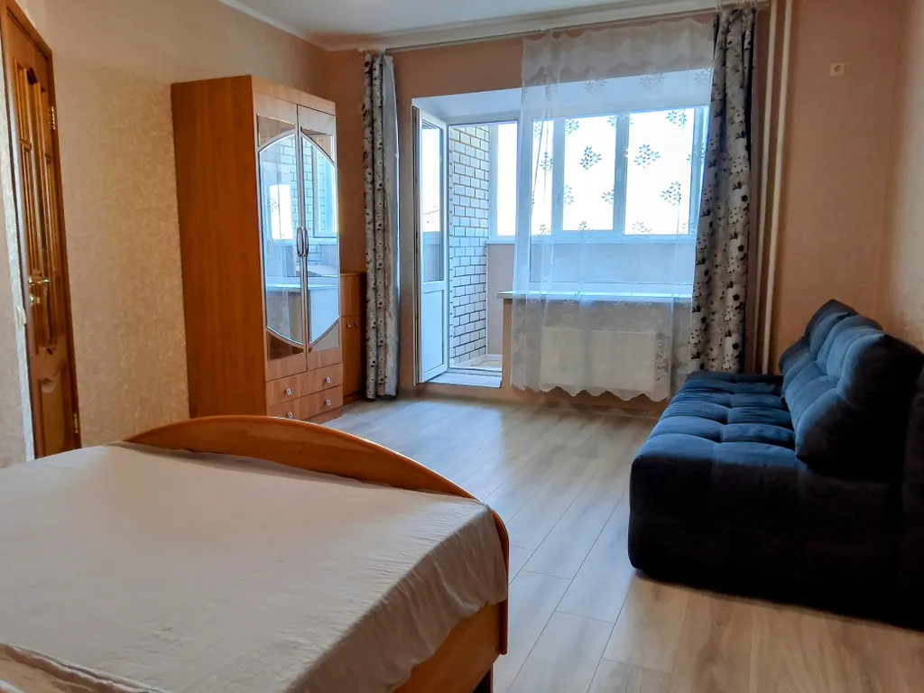 1-Комнатная Уютная, даже диванчик на кухне есть