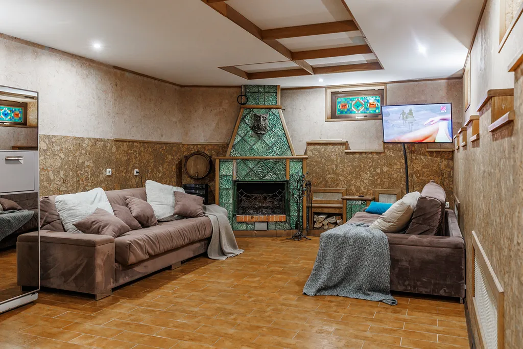 Современный дом с бассейном и сауной для большой компании