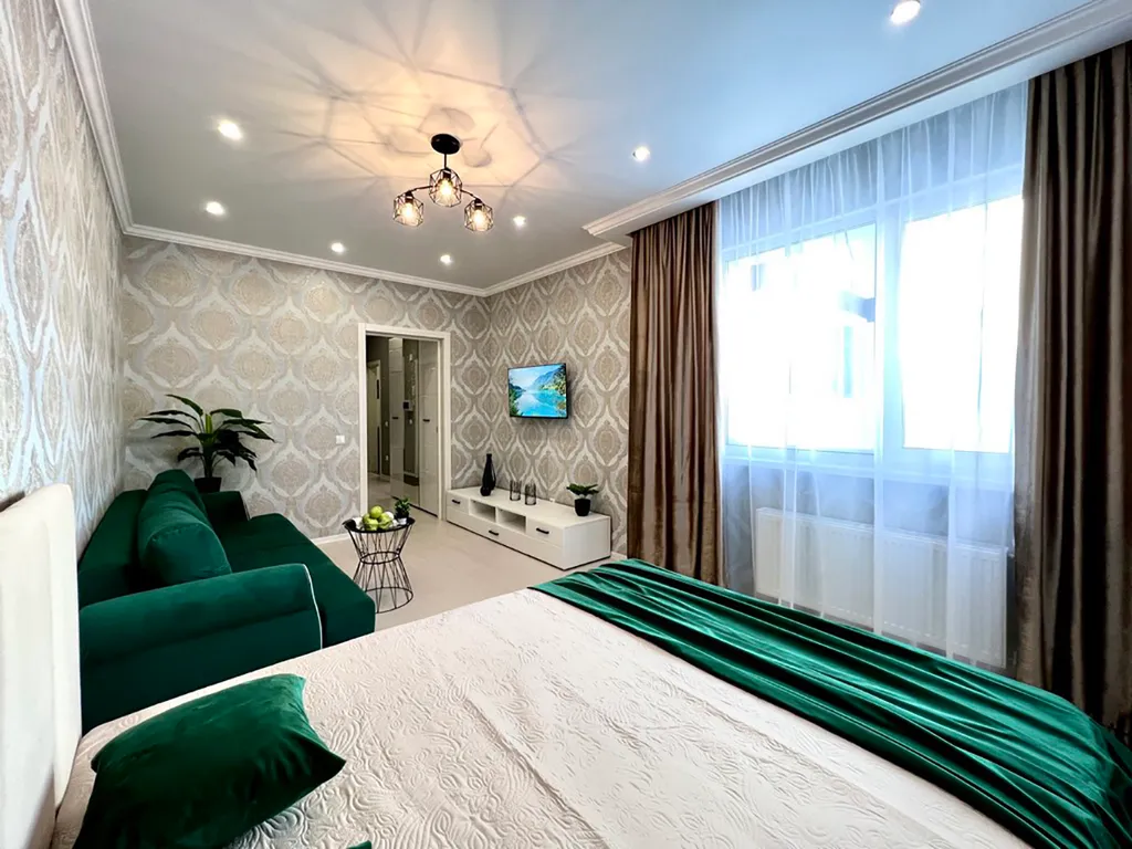 Новая однокомнатная квартира в изумрудном цвете