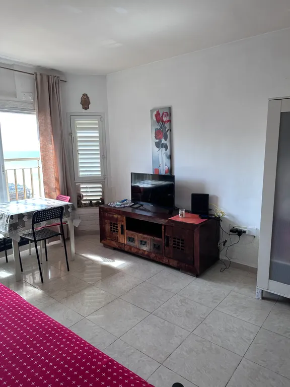 Красивая 2 комнатная квартира на первой линии моря с панорамным видом