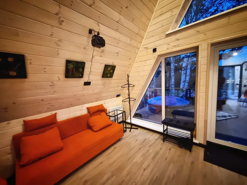 Уютный 3-к А-фрейм у реки с большой террасой и купелью