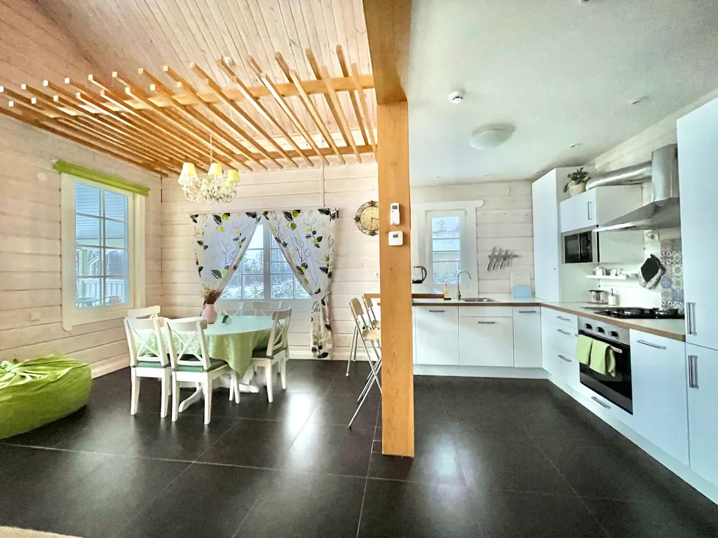 Коттедж сауной и камином