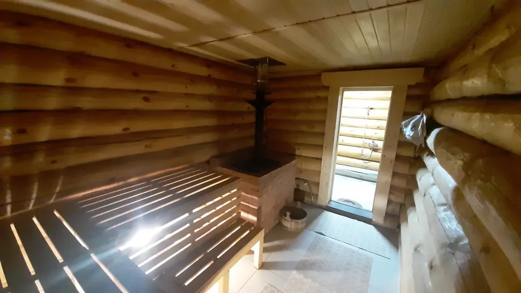 Уютный срубовой дом возле леса с тремя озёрами