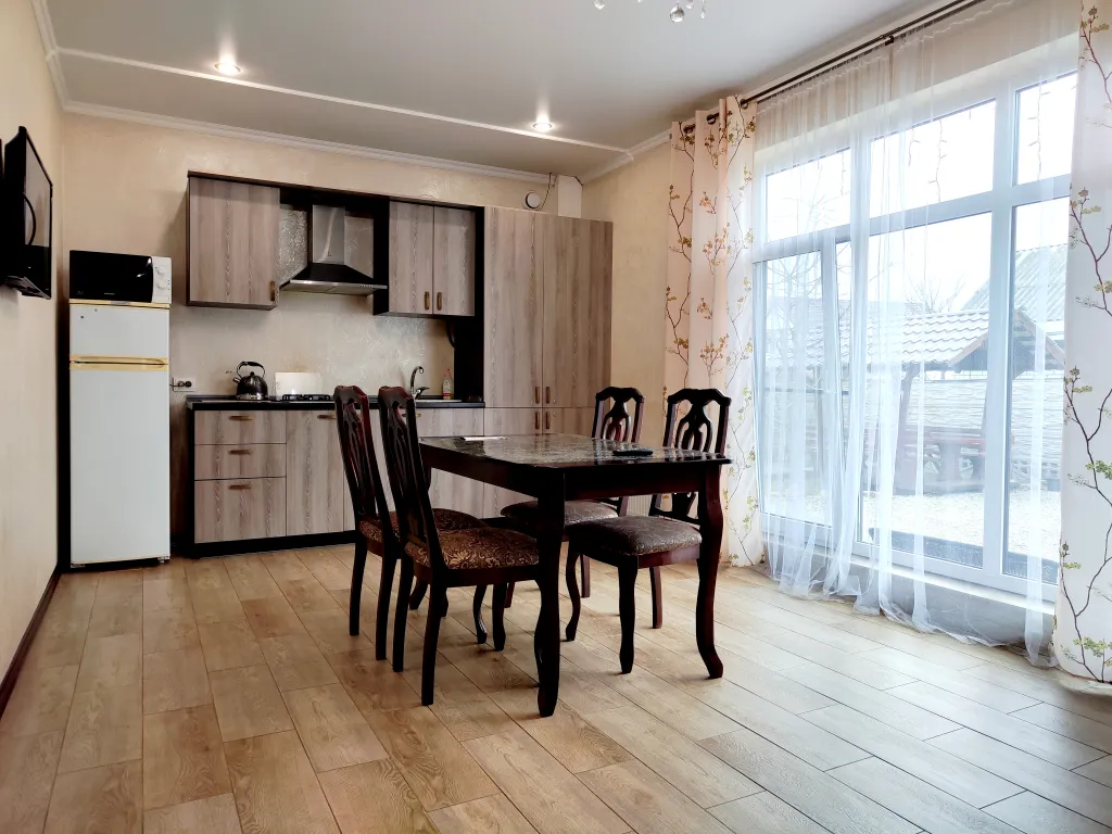 Дом "Тульский пряник", рядом с термальным источником "Псыгупс".