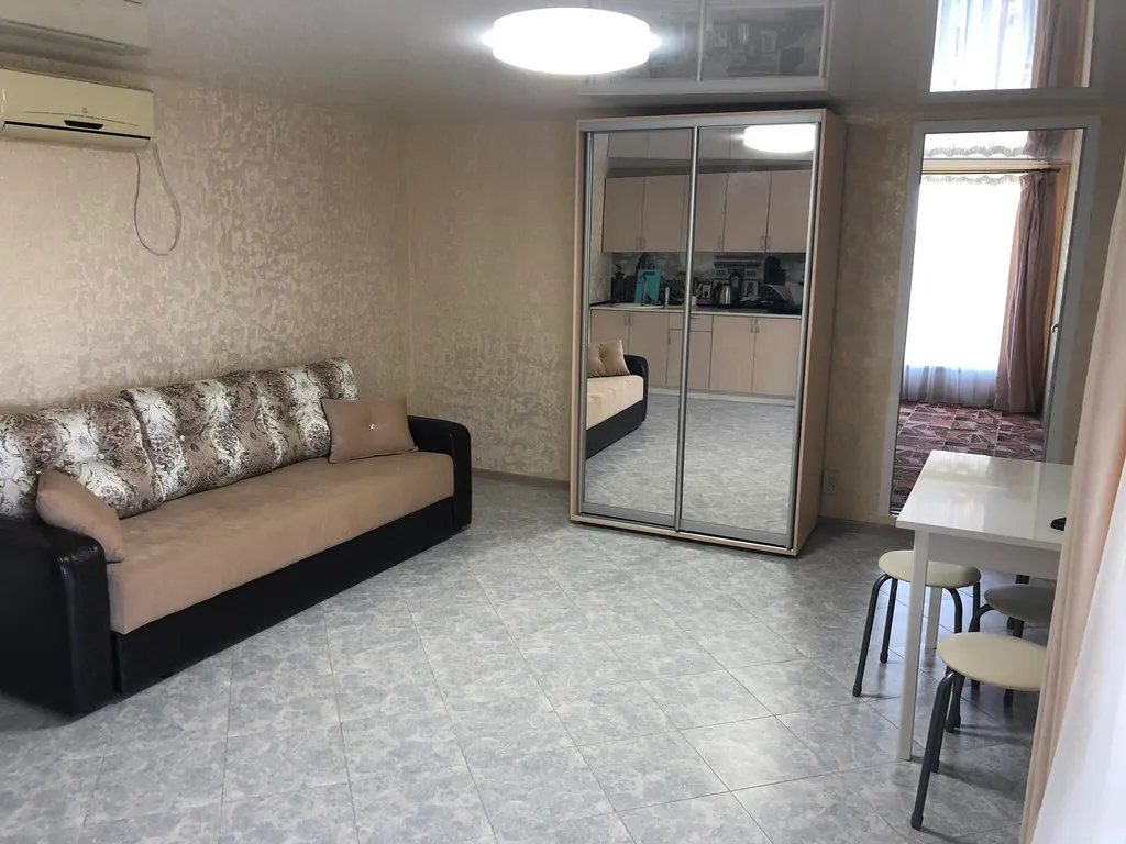 Апартаменты на Революции