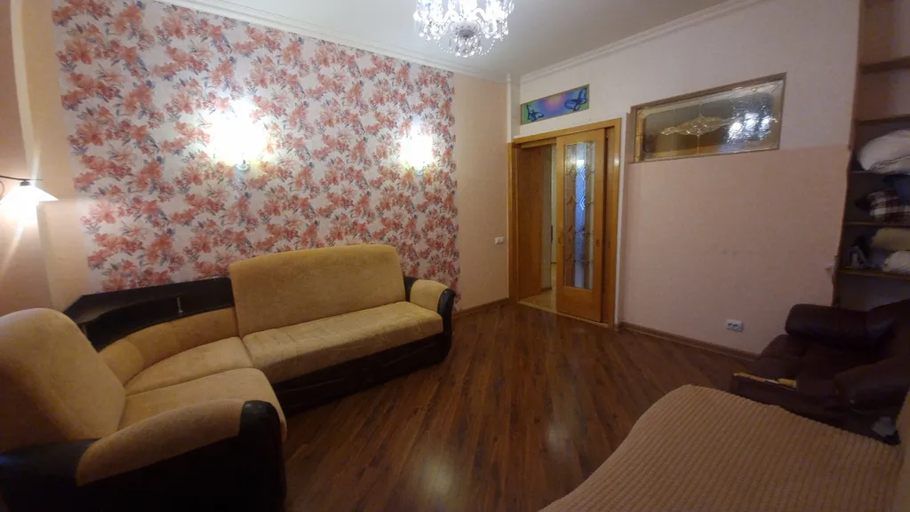 Прекрасная большая квартира в историческом центре грода