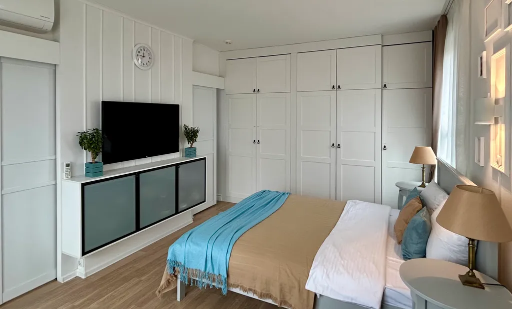 Встречайте рассветы в дизайнерской квартире с видом на Останкино.