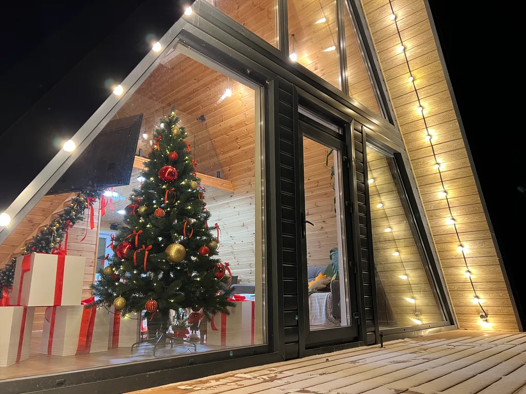 А фрейм большой с видом на озеро, баней на дровах и чаном сибирским