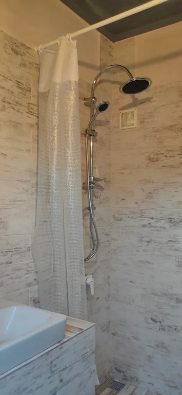 Часть дома с отдельным входом и парковкой для авто