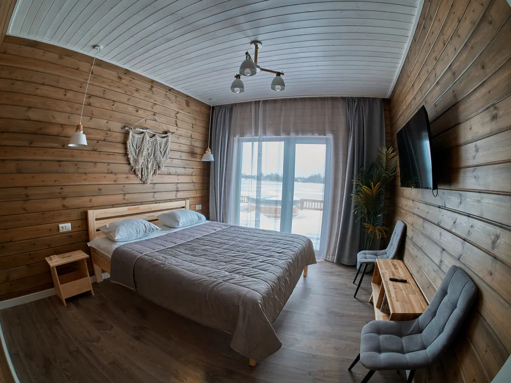 Дом на берегу озера