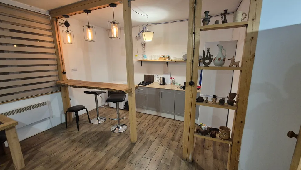 Домик с камином в горах