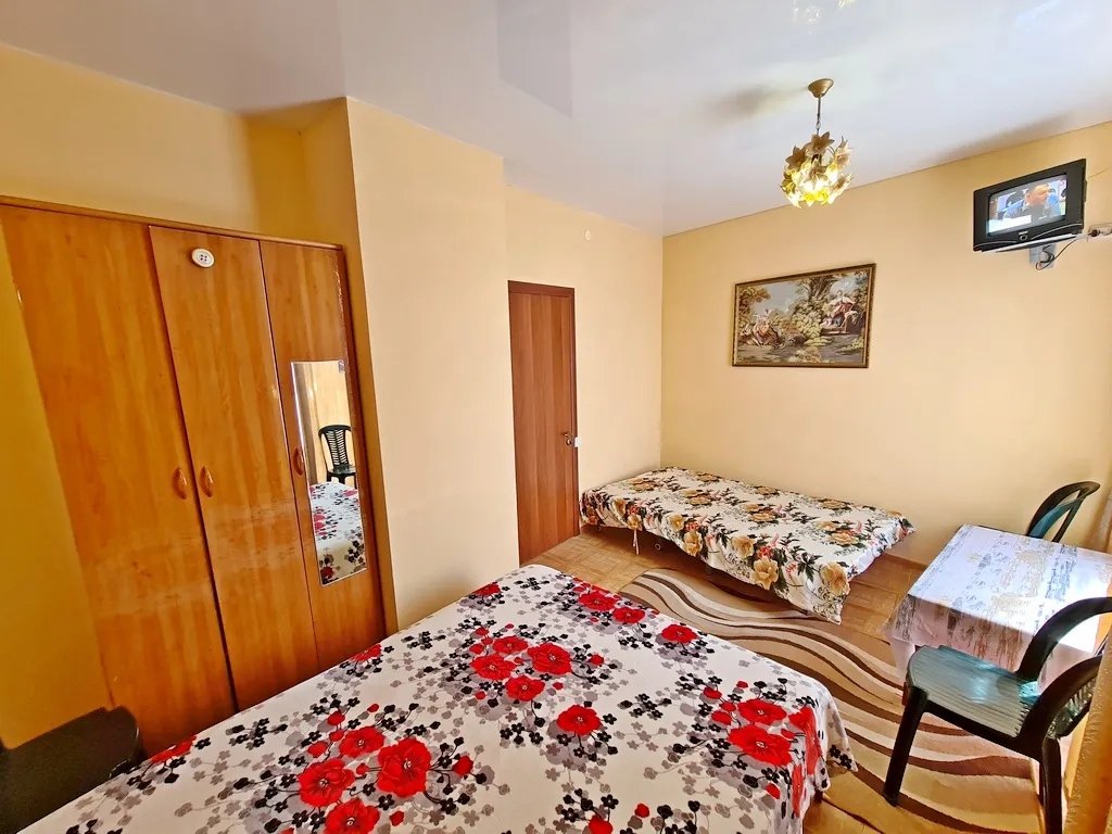 Номера на Пляже, квартира - студия с кухней 150/1, до берега 40 метров