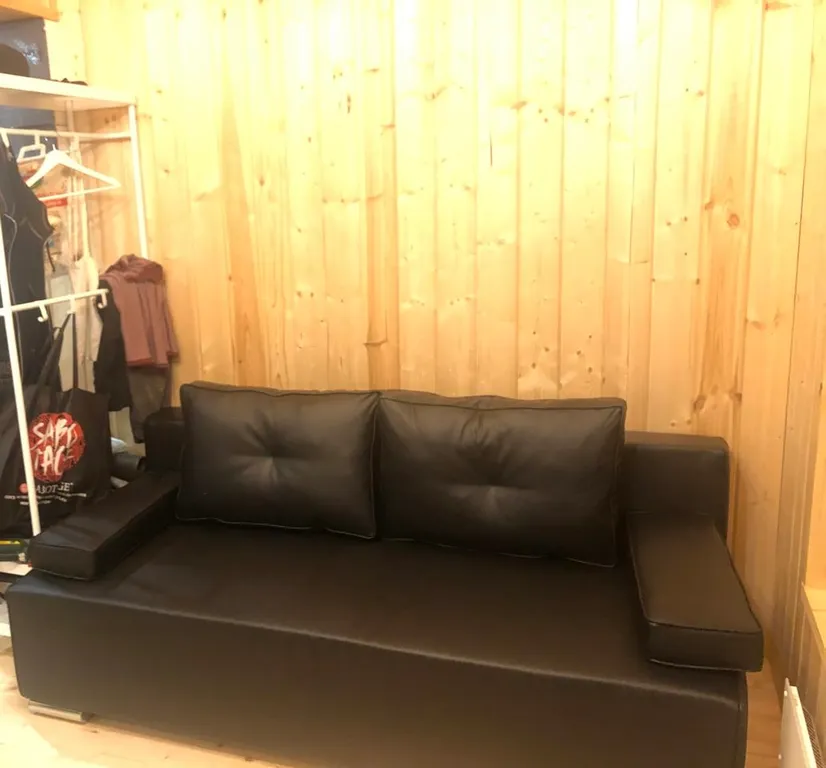 Домик у пруда