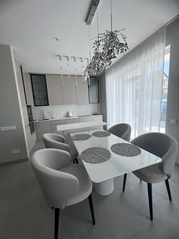 4 комнатный Дом с бассейном