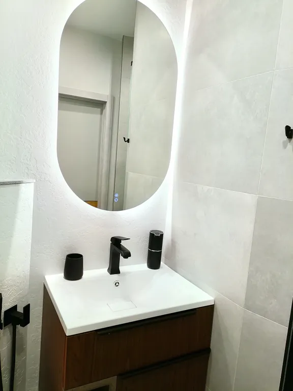 Студия с дизайнерским ремонтом в центре города