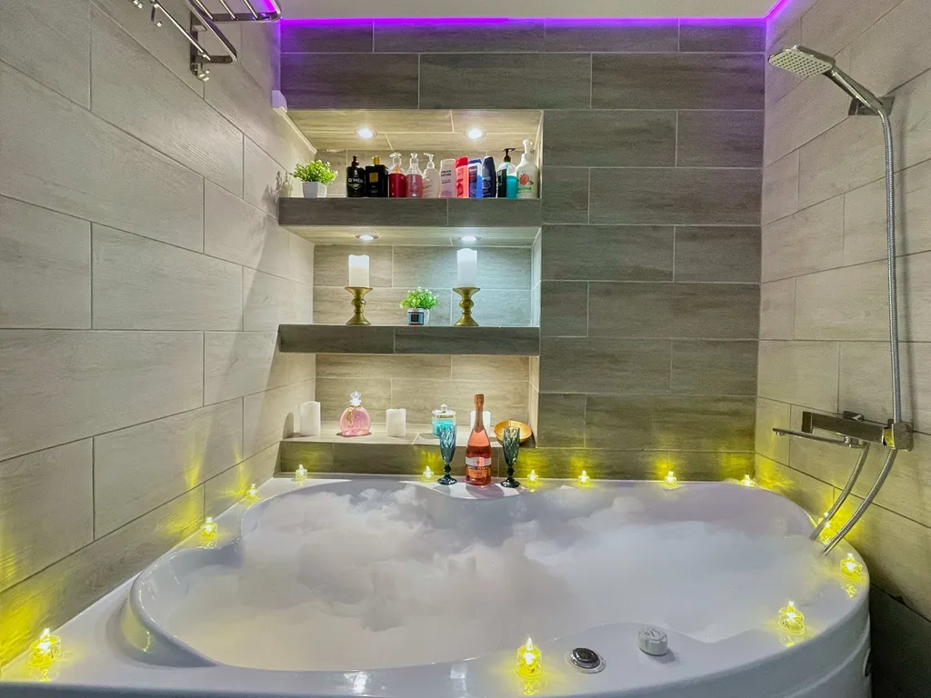 Уникальная студия с джакузи