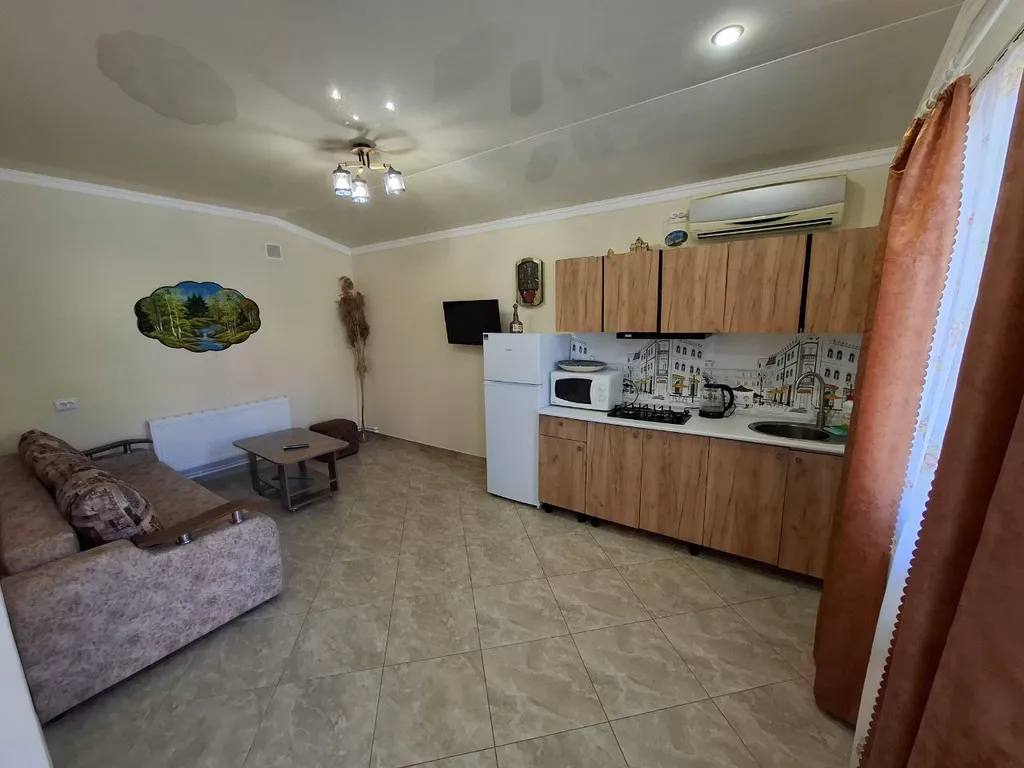 Двухкомнатный домик с террасой и кухней на Азовском море 2