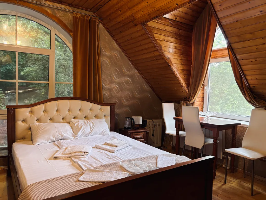 Квартира Улучшенный трёхместный деревянный, мансардный номер — аренда посуточно в Железноводск