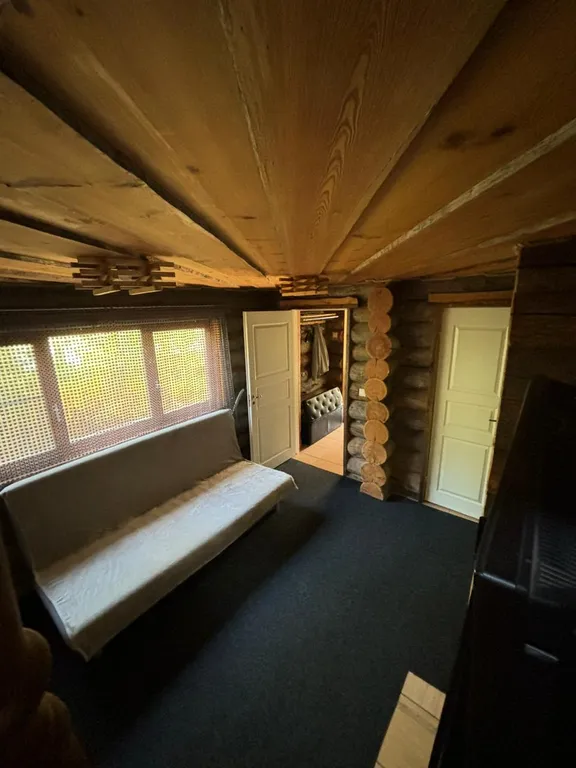 Дом у озера из натурального дерева