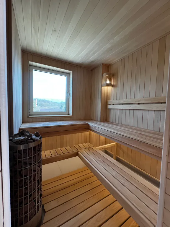 Дом с бассейном и сауной