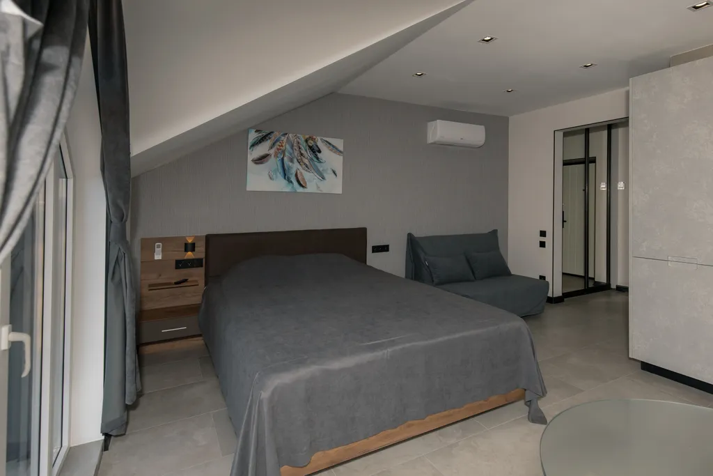 Студия с балконом