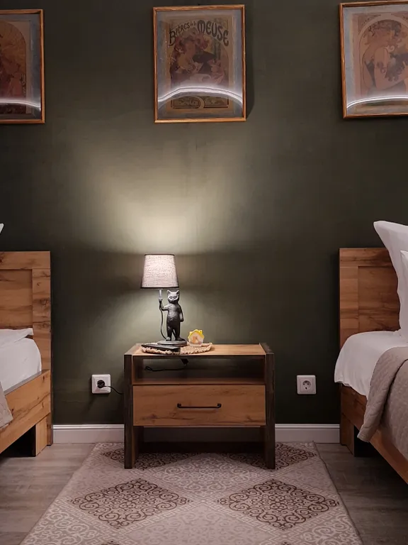 Рыжий Кот Дружный (просторная 2-ка с изолированной спальней)