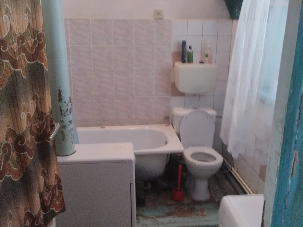 Деревенский домик с парковкой для большой и маленькой компании. Кругло